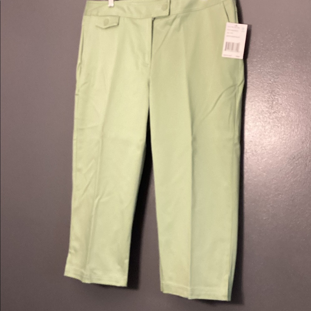Women’s lime green capri’s.